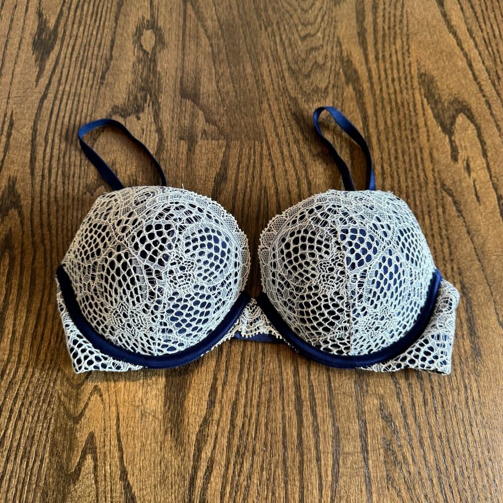 Victorias Secret Very Sexy Push Up Bra Size 32D Blue White Lace Underwire